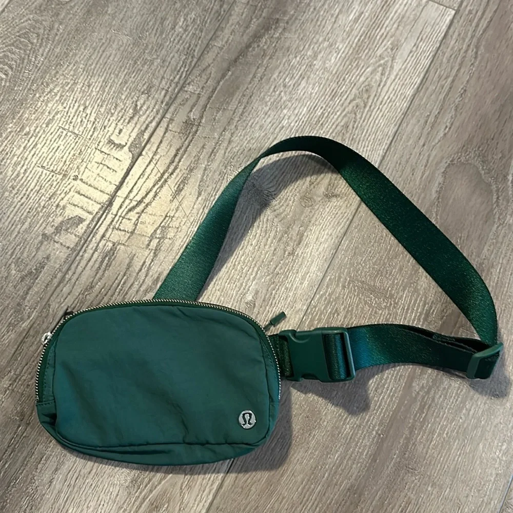 lululemon athletica dark green crossbody belt bag